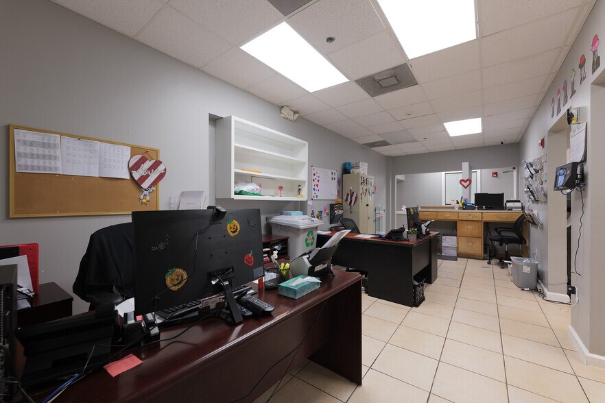 More Photos Of 305 Expressway 83, Mission Medical For Lease