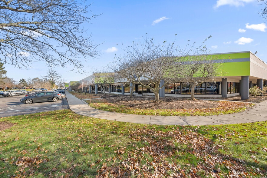 More Photos Of 27260 Haggerty Rd, Farmington Hills Research And Development For Lease