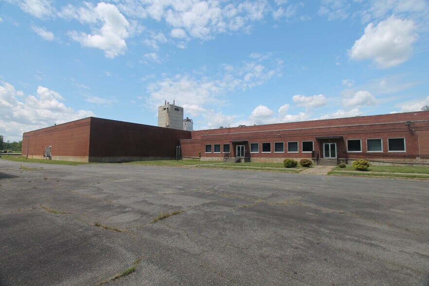 More Photos Of 800 Bird St, Scottsville Manufacturing For Sale