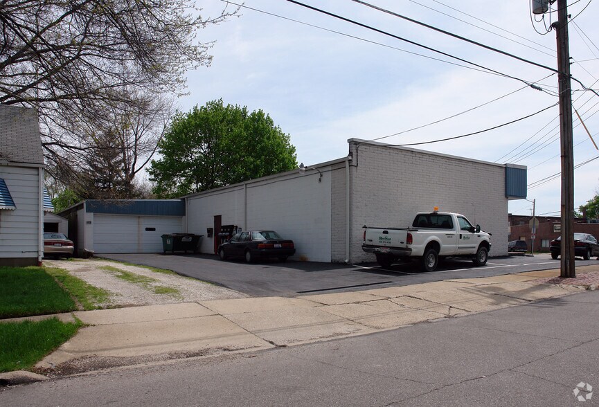 More Photos Of 1127-1131 Portage Trl, Cuyahoga Falls General Retail For Lease