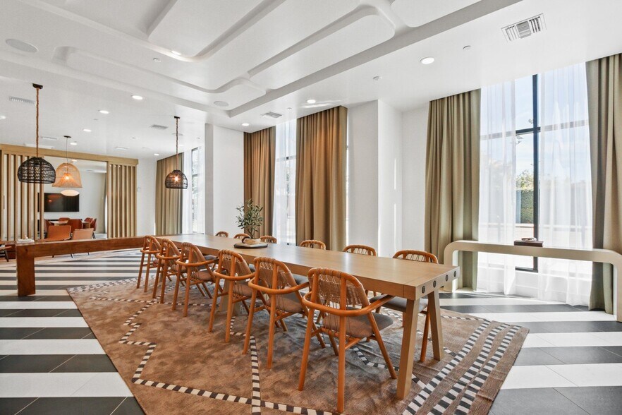 More Photos Of 200 N Vermont Ave, Los Angeles Apartments For Lease