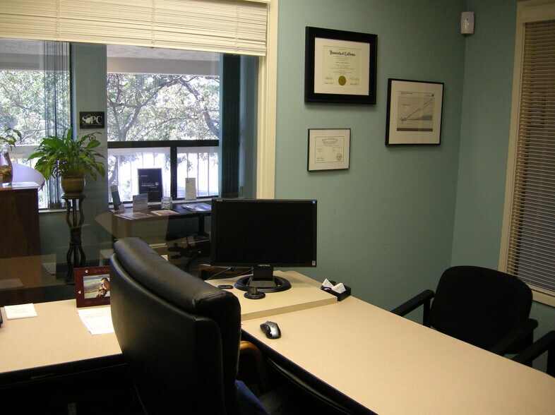 More Photos Of 11879 Kemper Rd, Auburn Office For Lease