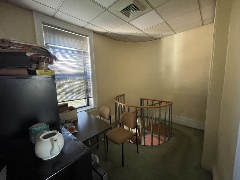 More Photos Of 1454 Saint Nicholas Ave, New York Office For Lease