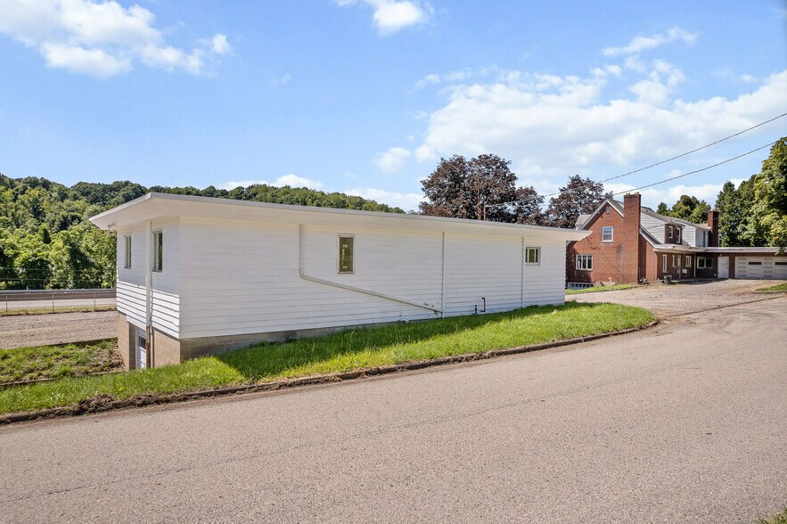 More Photos Of 810 Carlton Dr, Bentleyville Office For Lease