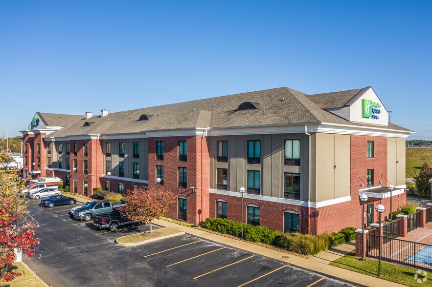 More Photos Of 4068 Stansell Ct, Memphis Hotel For Sale