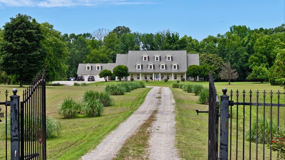 More Photos Of 3144 Riverbend Rd, Heber Springs Hotel For Sale