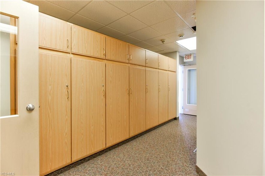 More Photos Of 8790 E Market St, Warren Medical For Sale