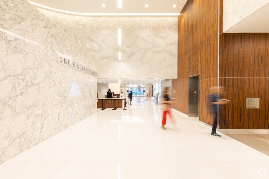 More Photos Of 2 S Biscayne Blvd, Miami Office Residential For Lease