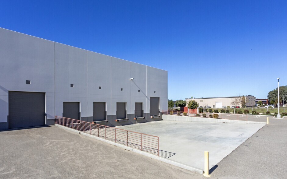 More Photos Of 1401 W Fairway Dr, Santa Maria Warehouse For Sale