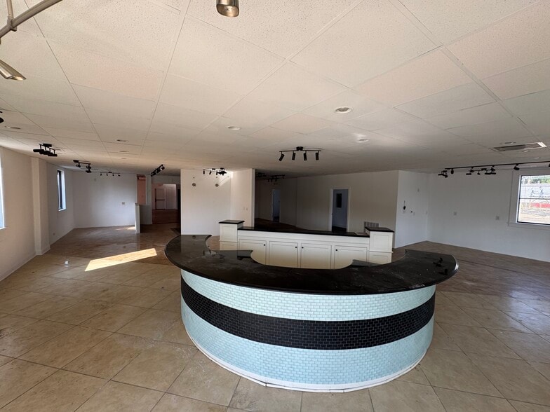 More Photos Of 535 Northern Ave, Hagerstown Showroom For Lease