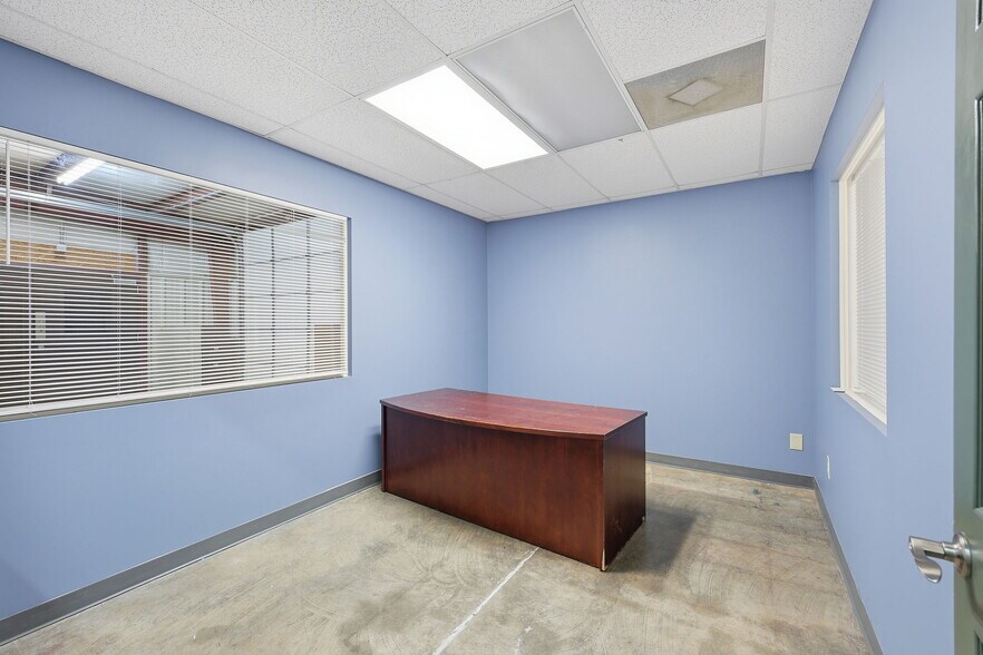 More Photos Of 3743 Old Flowery Branch Rd, Oakwood Warehouse For Lease