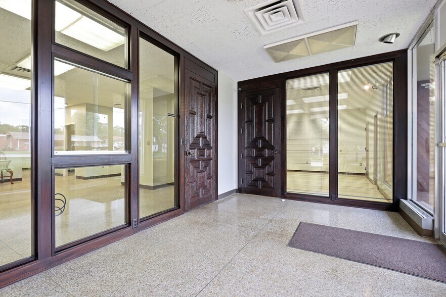 More Photos Of 106 S Texas Ave, Greenville Office For Sale