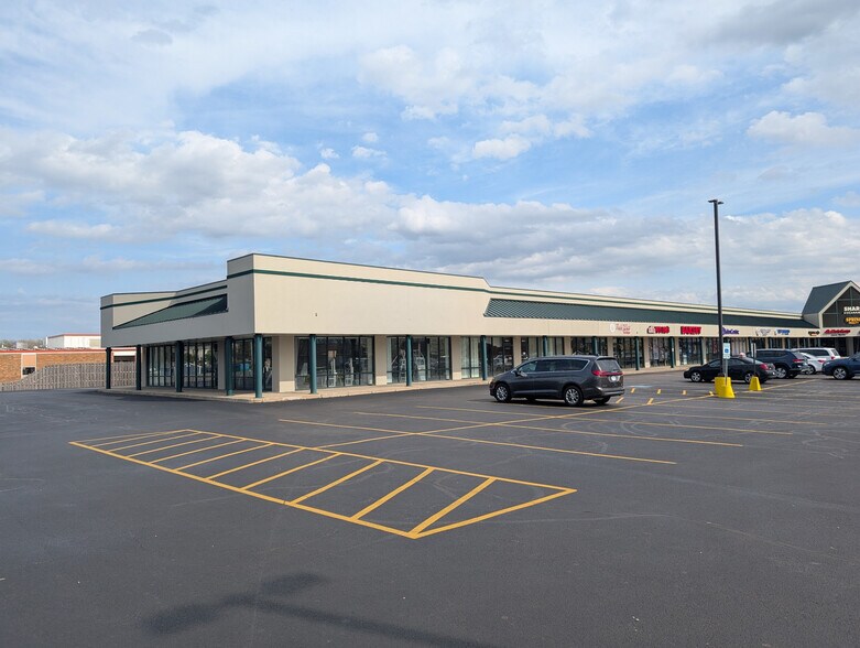 More Photos Of 852 Sharp Dr, Shorewood Unknown For Lease