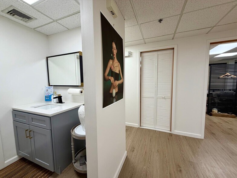More Photos Of 37 Congers Rd, New City Office For Lease