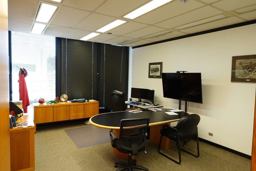 More Photos Of 2141 NW 25th Ave, Portland Office For Sale