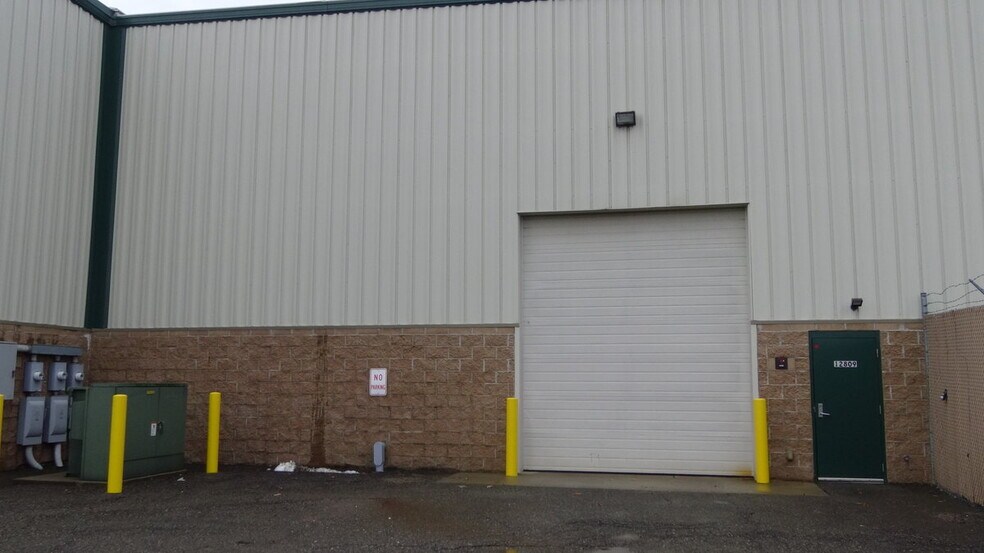 More Photos Of 12801 Silver Lake Rd, Brighton Manufacturing For Sale