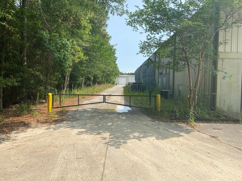 More Photos Of 241 Highway 1085, Madisonville Warehouse For Lease