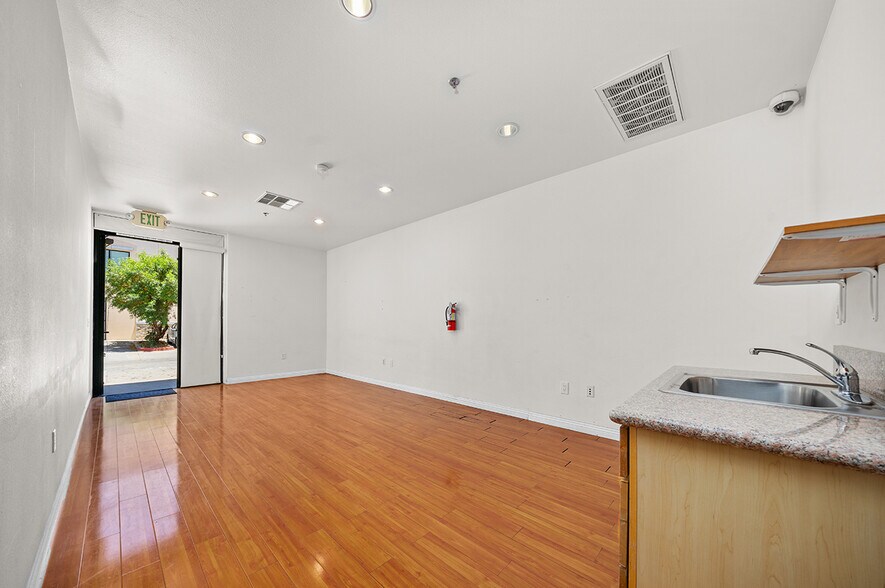 More Photos Of 1773 W San Bernardino Rd, West Covina Warehouse For Lease
