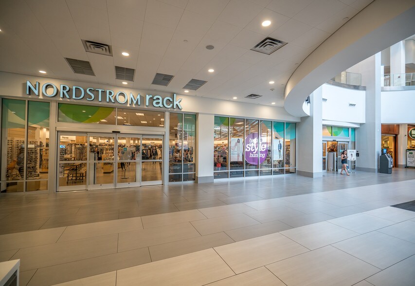 More Photos Of 1-11 City Pl, White Plains Unknown For Lease