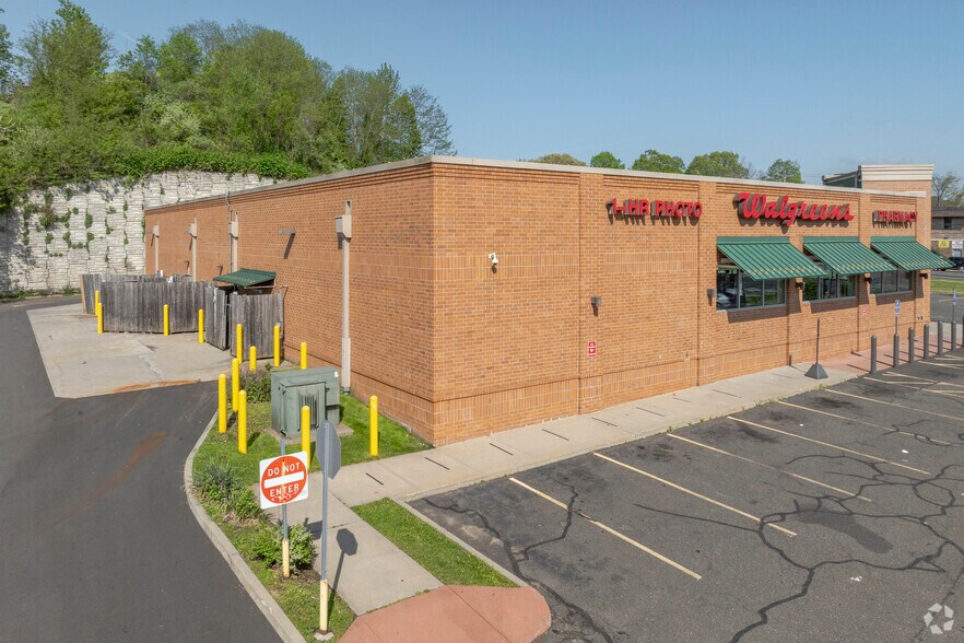 More Photos Of 11 Meriden Rd, Waterbury General Retail For Sale