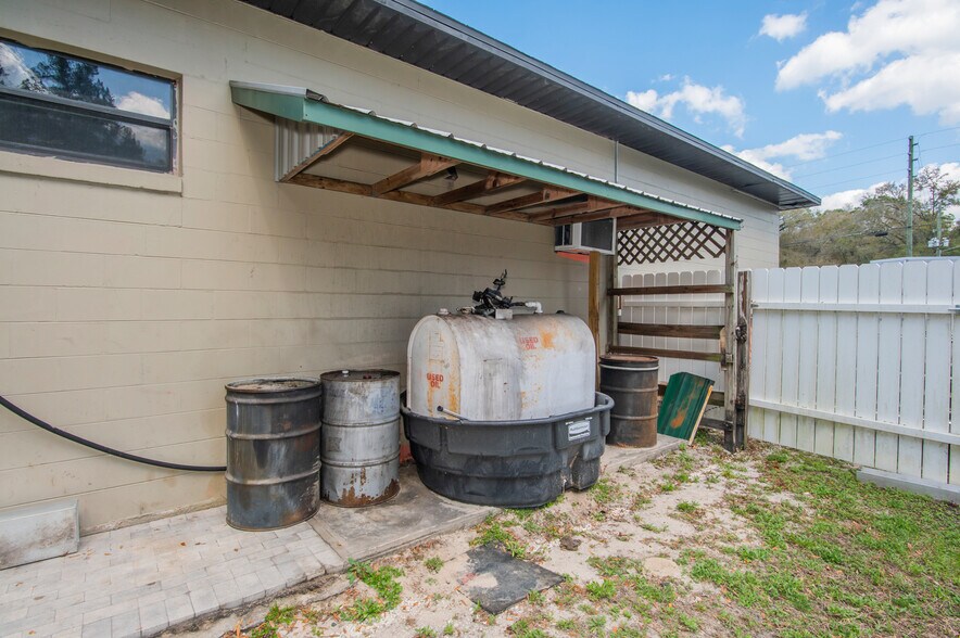 More Photos Of 982 E Hartshorn Ln, Holder Auto Repair For Sale