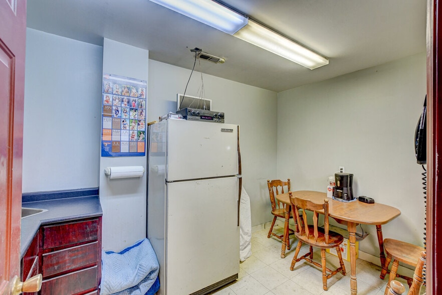 More Photos Of 1407 Charleston Hwy, Orangeburg Storefront Retail Office For Sale