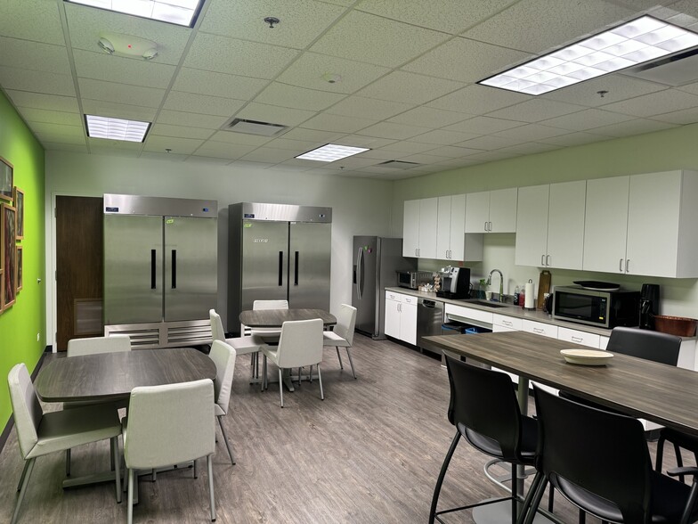 More Photos Of 2505 S Finley Rd, Lombard Office For Sale