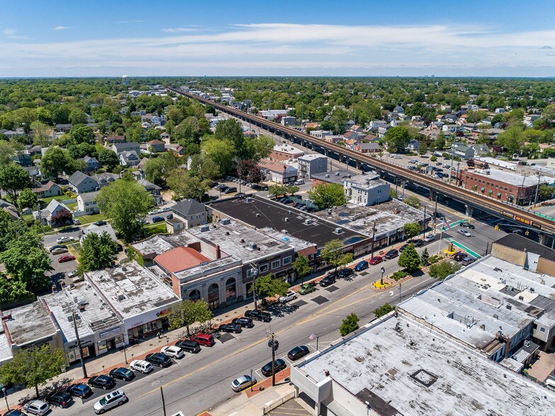 More Photos Of 147 S Wellwood Ave, Lindenhurst Restaurant For Lease