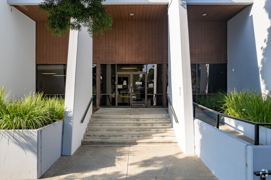 More Photos Of 2225 Workman Mill Rd, City Of Industry Warehouse For Lease