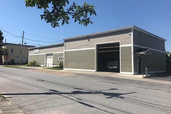 More Photos Of 21 Bright St, Burlington Freestanding For Sale