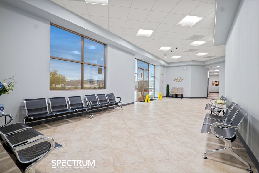 More Photos Of 21050 Centre Pointe Pky, Santa Clarita Medical For Lease