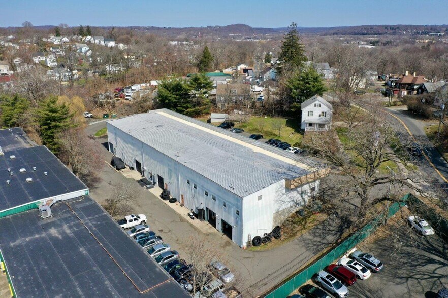 More Photos Of 16 Beaver Brook Rd, Danbury Warehouse For Lease