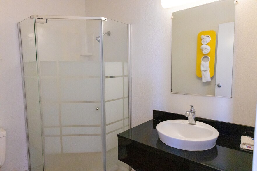 More Photos Of 2420 Commerce Rd, Goodland Hotel For Sale