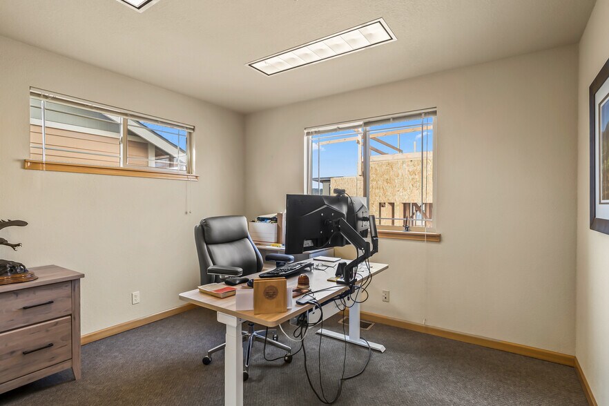More Photos Of 376 SW Bluff Dr, Bend Office For Lease