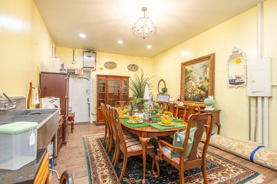 More Photos Of 303 Main St, Edgefield Storefront Retail Office For Sale