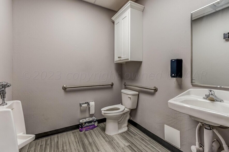 More Photos Of 7845 Canyon Dr, Amarillo Loft Creative Space For Lease