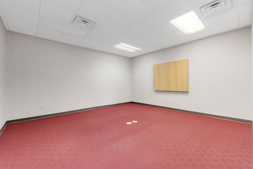 More Photos Of 8645 E Backwater Rd, North Webster Showroom For Lease