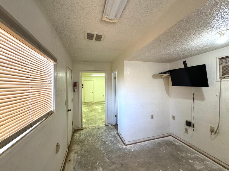 More Photos Of 11607 Highway 87, Lubbock Warehouse For Sale