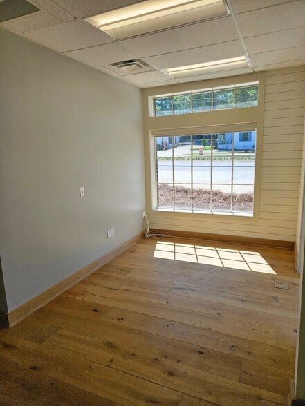 More Photos Of 363 S Main St, Alpharetta Storefront Retail Office For Lease