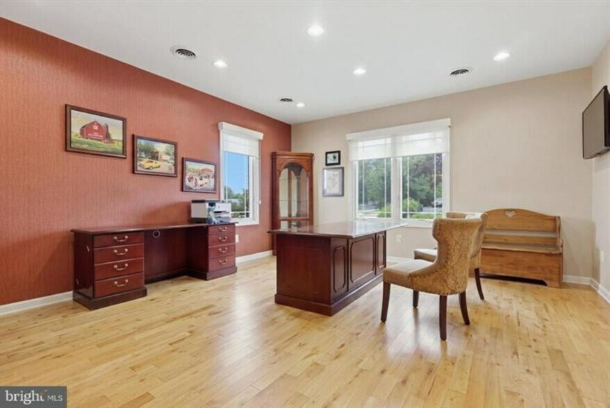 More Photos Of 23 S Colonial Dr, Hagerstown Office For Sale