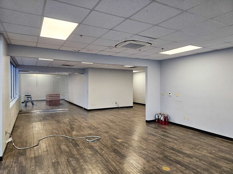 More Photos Of 6508 Tri-County Pky, Schertz Warehouse For Lease