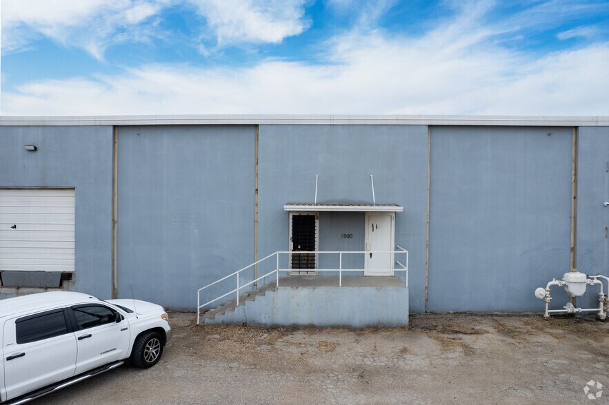 More Photos Of 5900 Old Hemphill Rd, Fort Worth Distribution For Sale