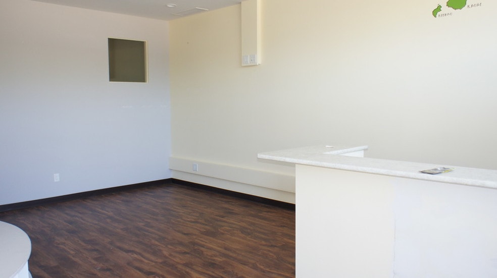 More Photos Of 10451 99 Ave, Fort Saskatchewan Storefront For Sale