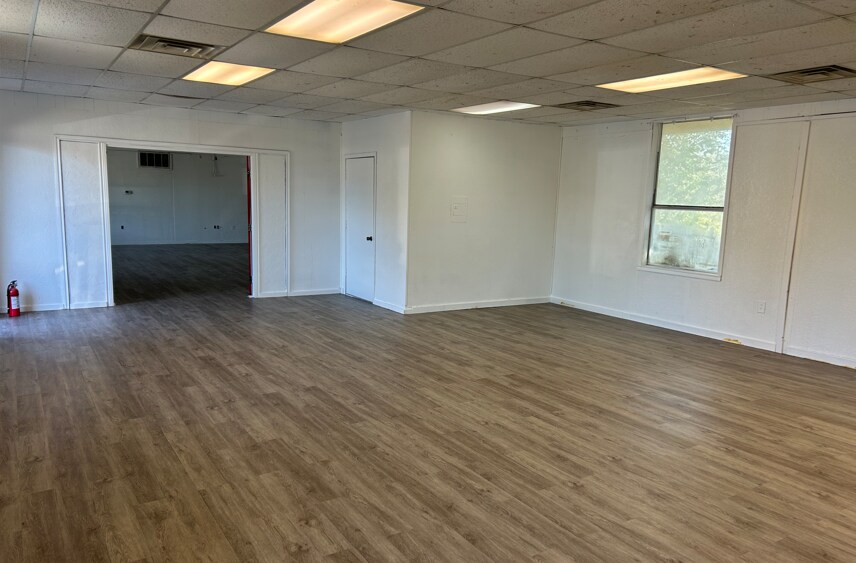 More Photos Of 803 Highway 181 N, Floresville General Retail For Sale