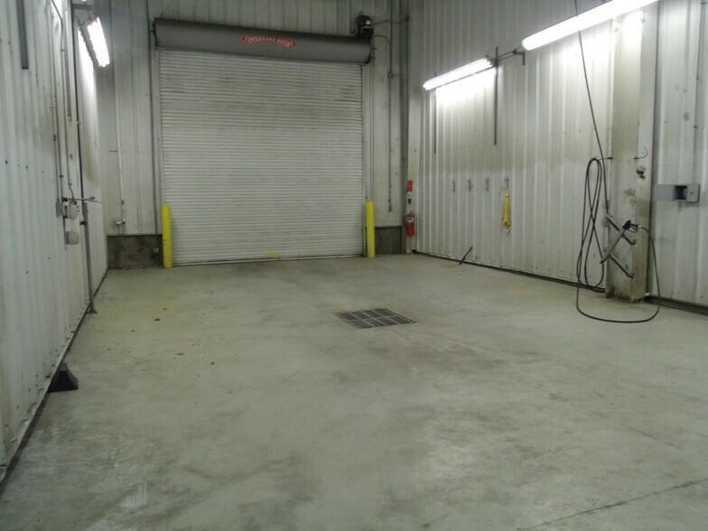 More Photos Of 411 Holmes St, Frankfort Light Distribution For Sale