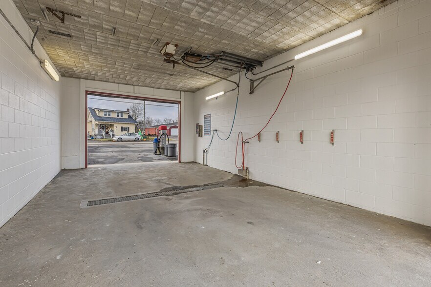 More Photos Of 312 Darlington Rd, Beaver Falls Carwash For Sale