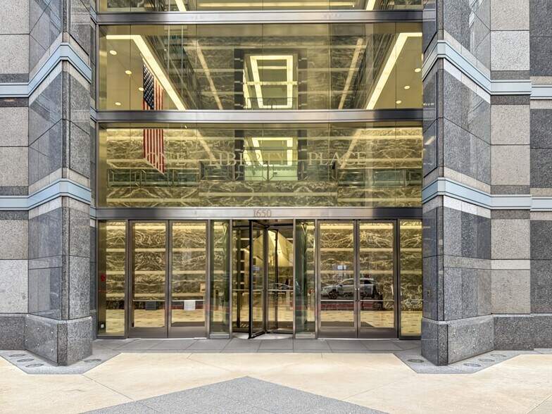 Primary Photo Of 1650 Market St, Philadelphia Coworking Space