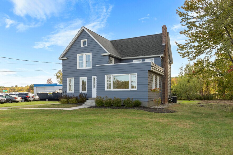 More Photos Of 267 Wolf Rd, Latham Office For Lease