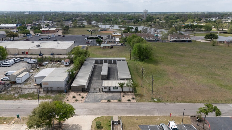 More Photos Of 209 Commercial Dr, Taylor Self Storage For Sale