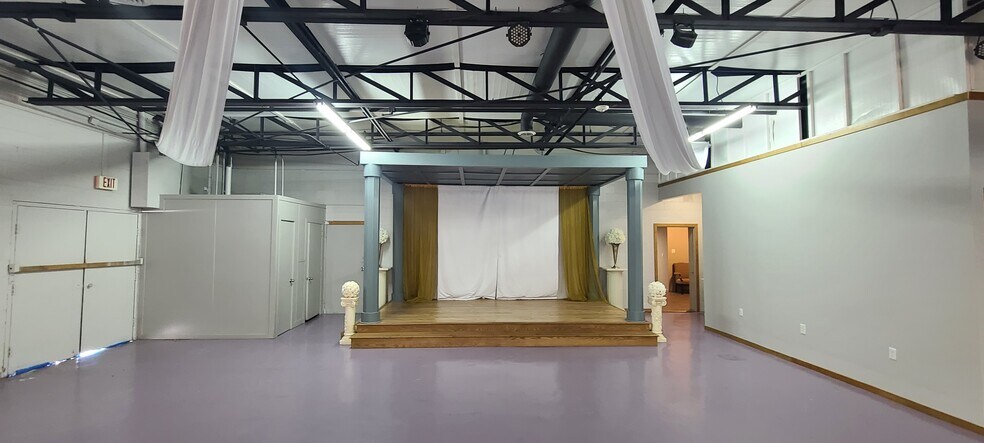 More Photos Of 5520 Military Pky, Dallas Industrial For Sale